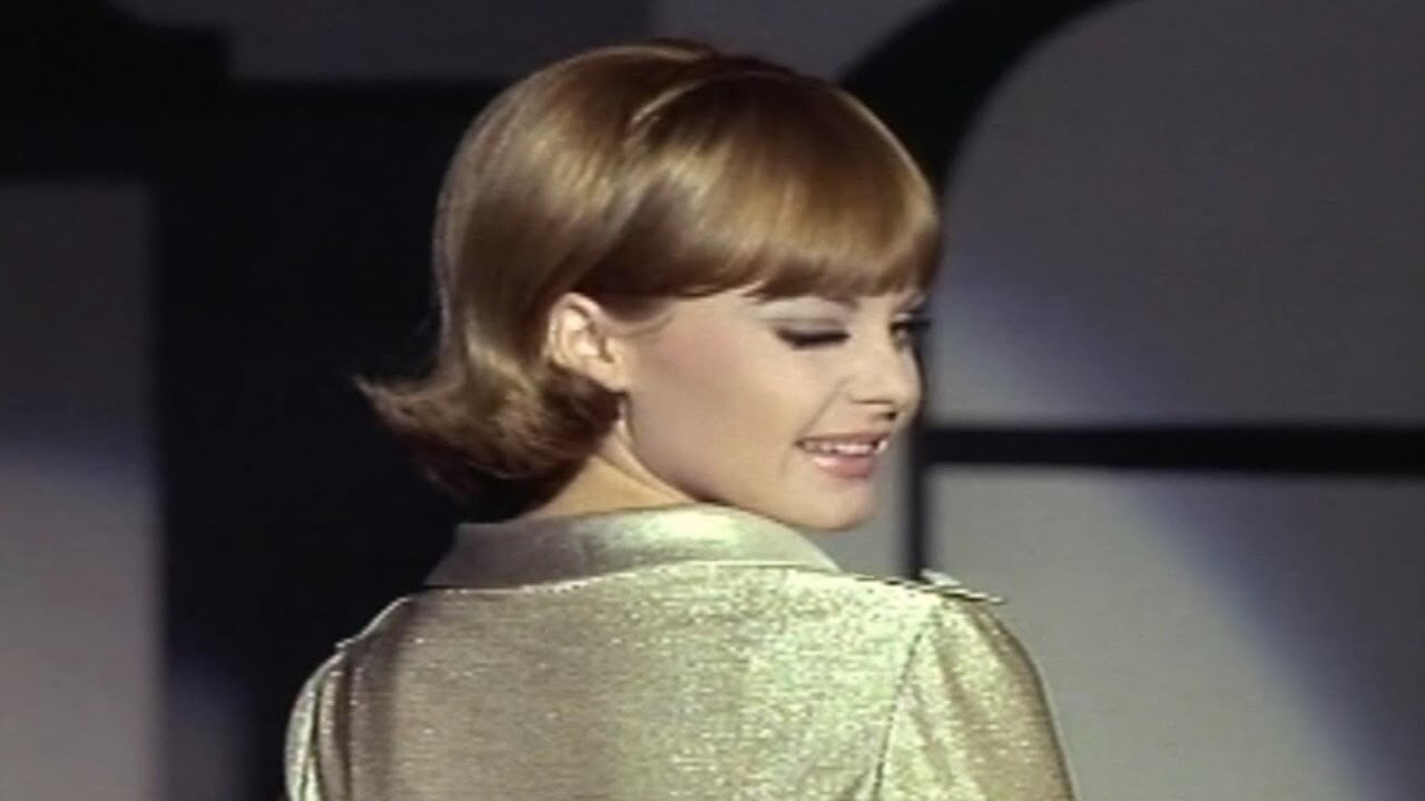 Buenos días, condesita Background