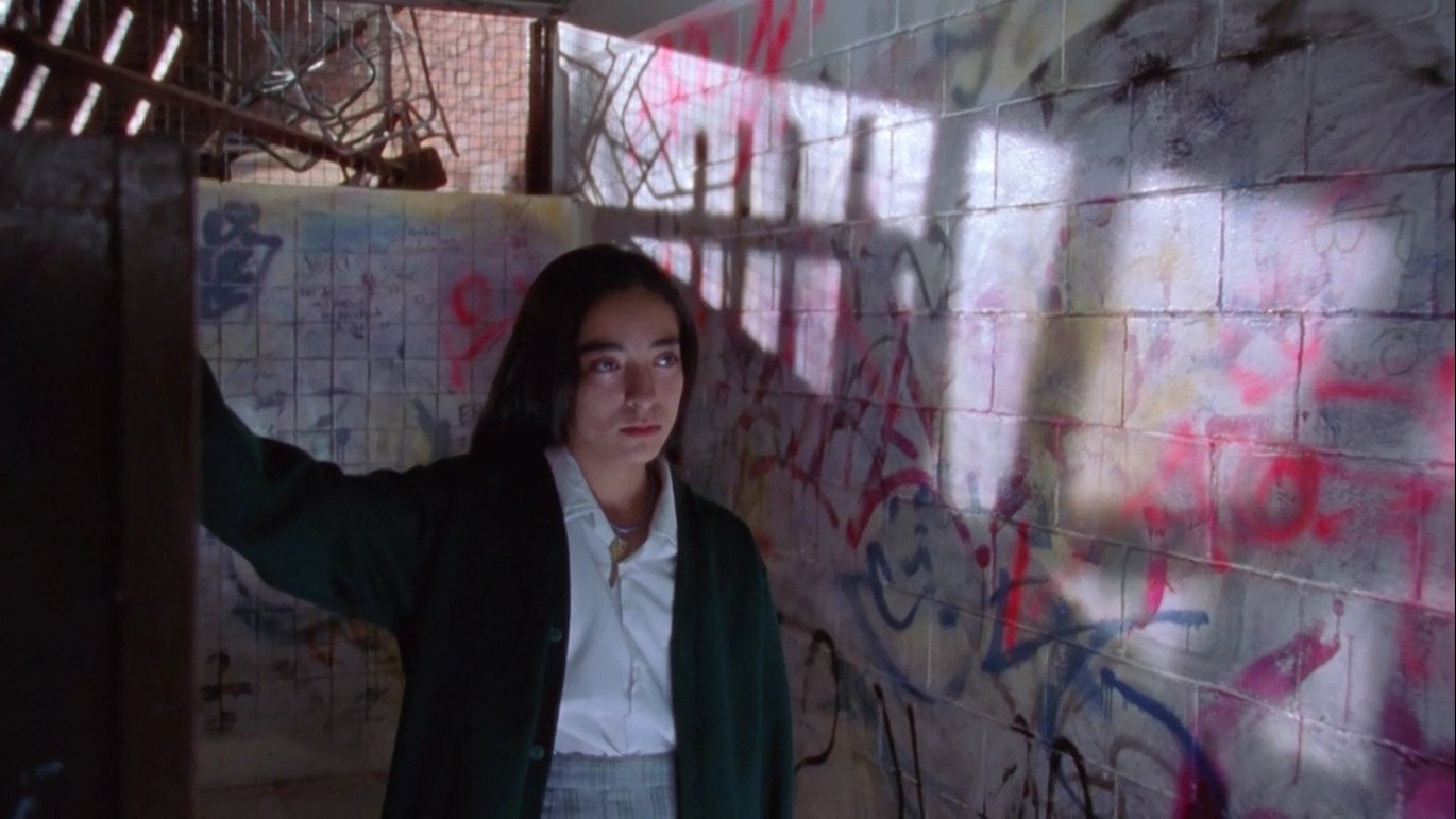 Nadie te oye: perfume de violetas Background