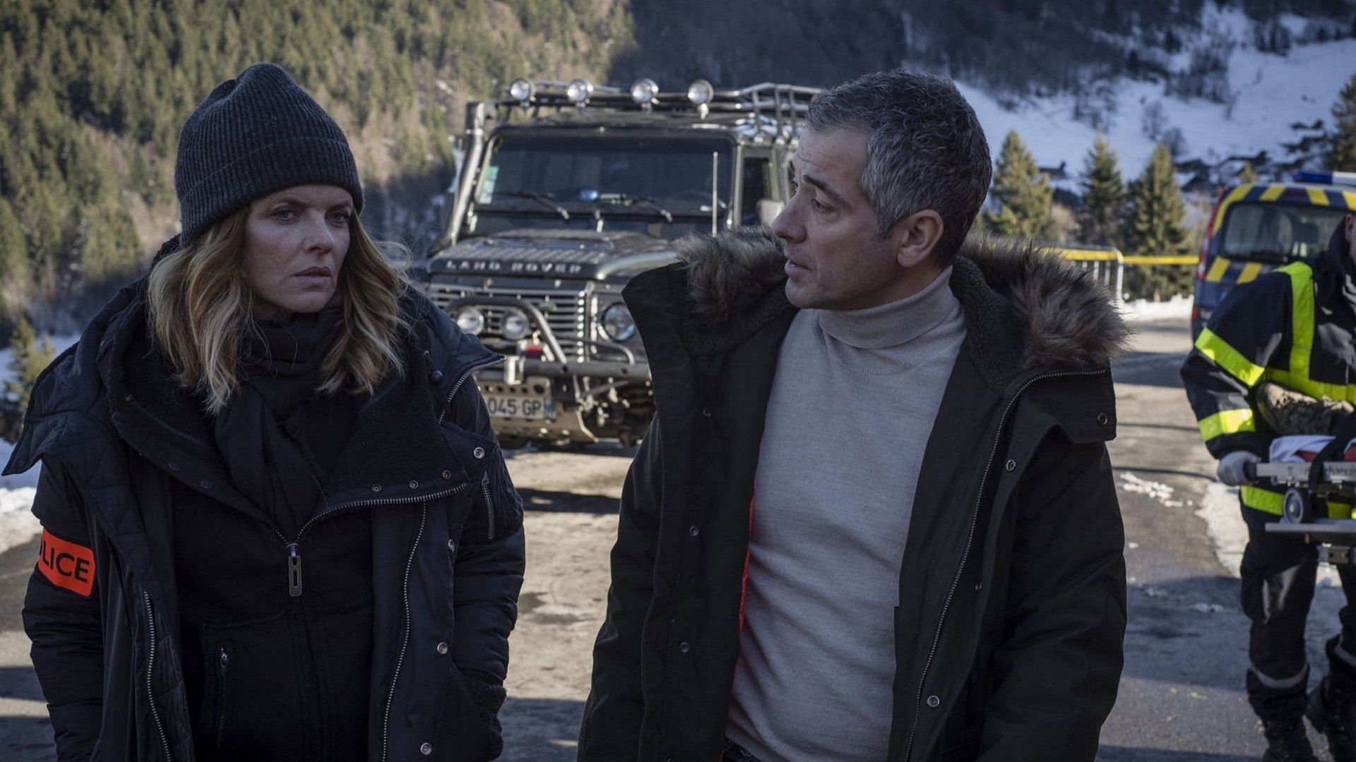 Meurtres en Haute-Savoie Background