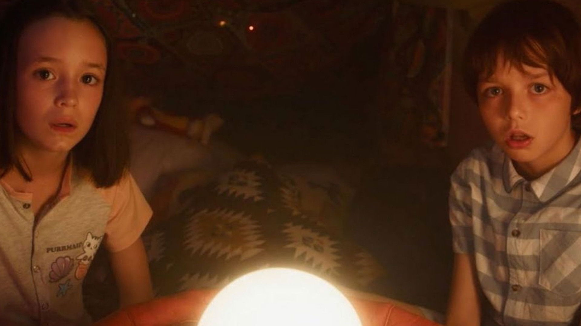 Simon's Got a Gift Background