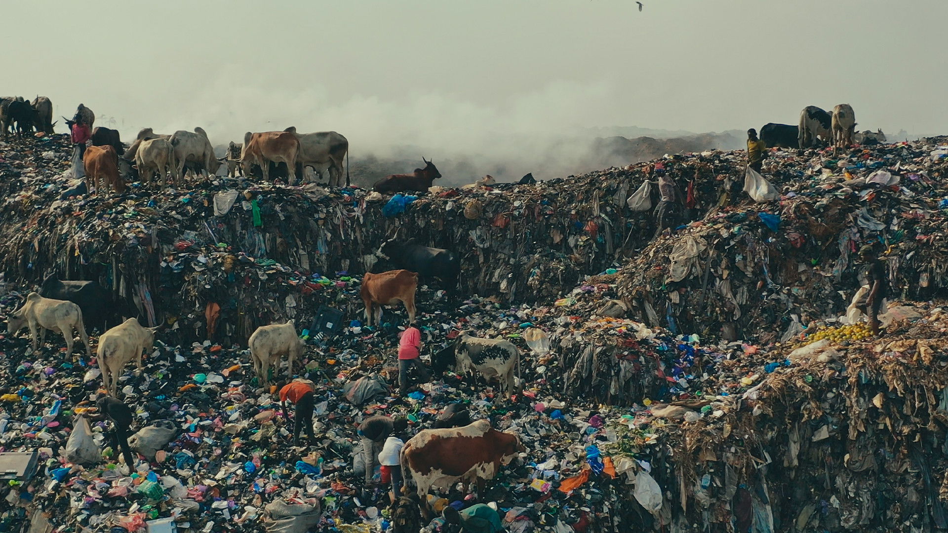 Junk - Armadi pieni Background