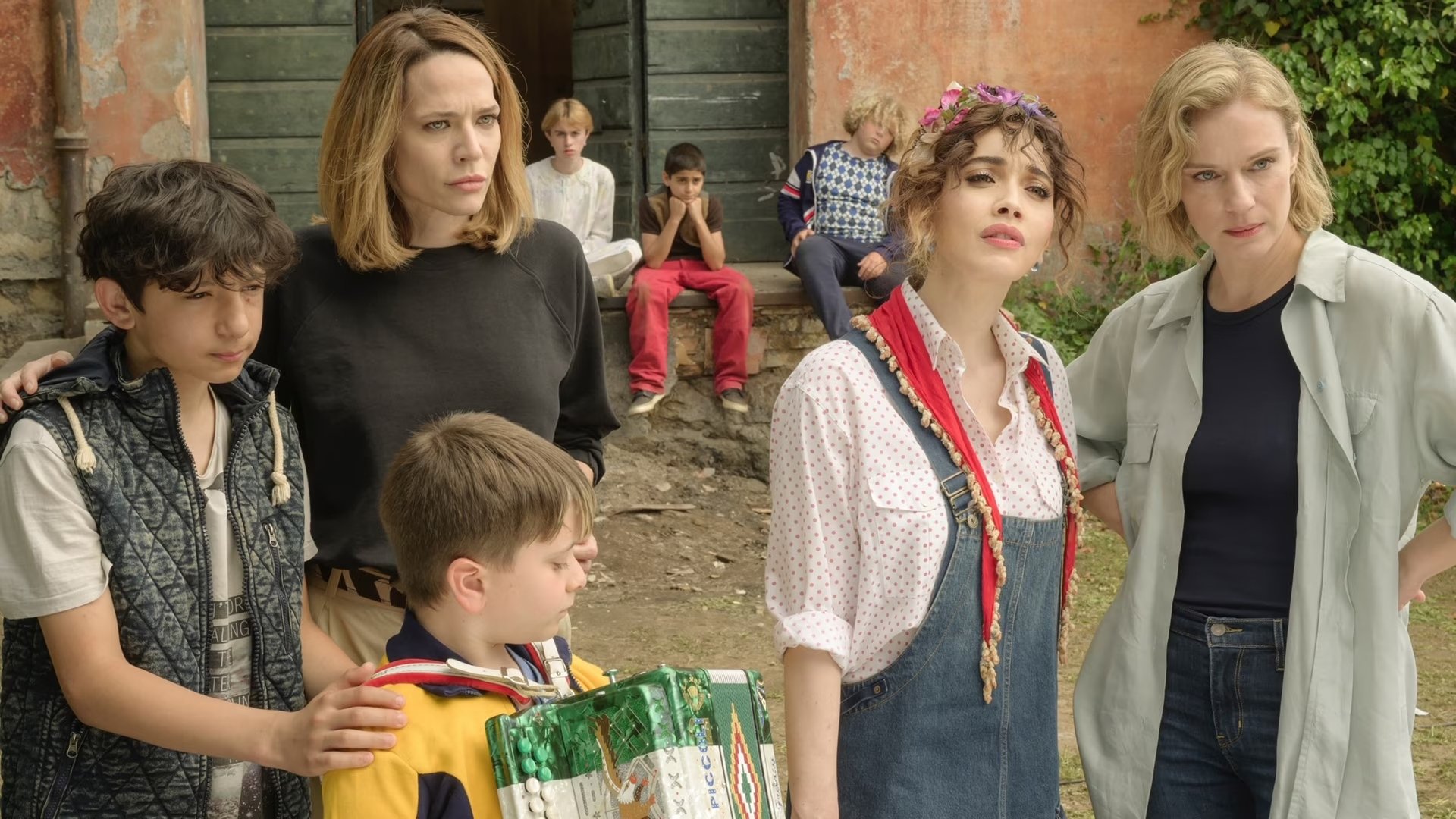 Addio al nubilato 2 - L’isola che non c’è Background