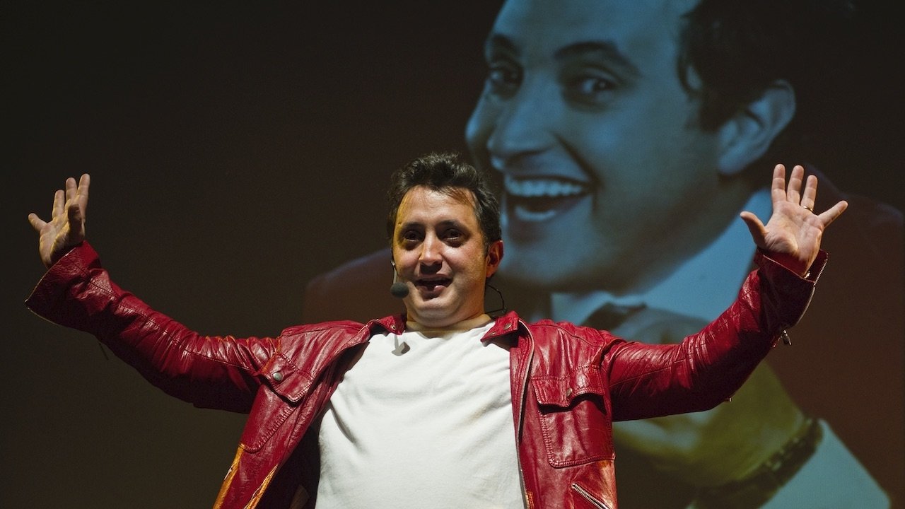 La Pelota de Letras Background