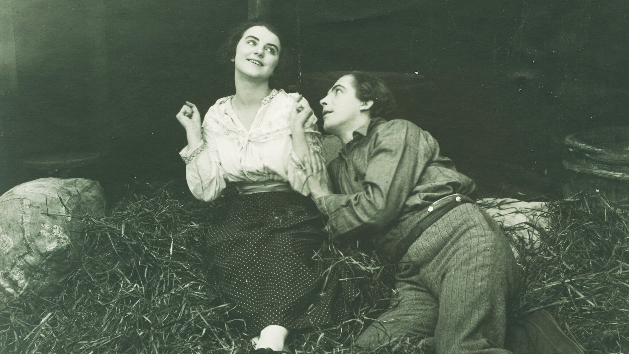 Song of the Scarlet Flower Background