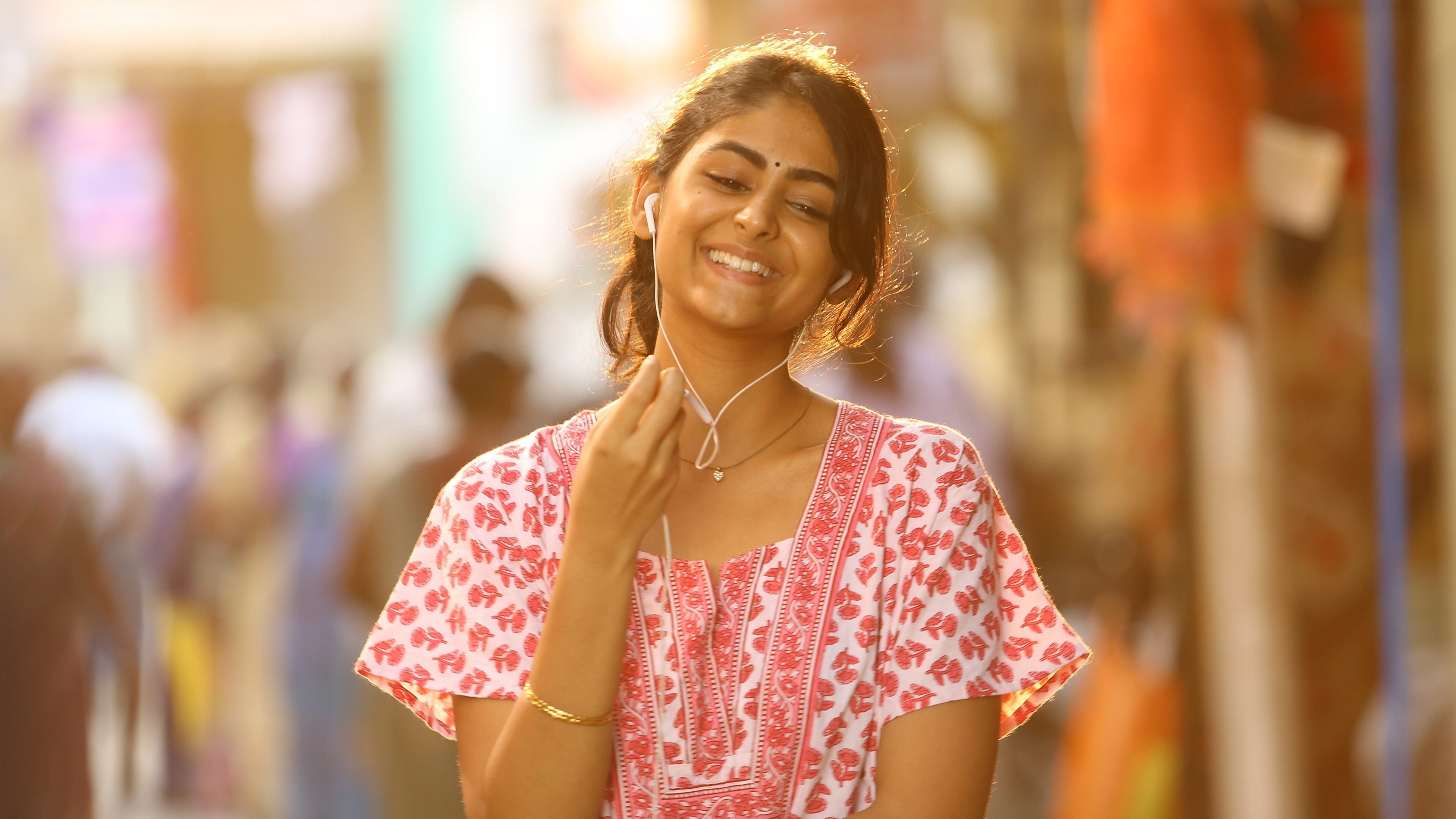 Kuppathu Raja Background