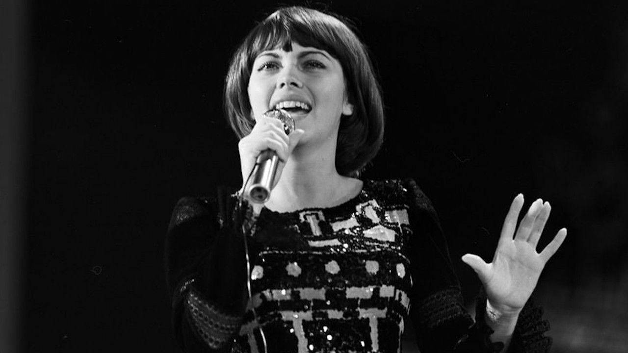 Mireille Mathieu - Singen, nur singen Background