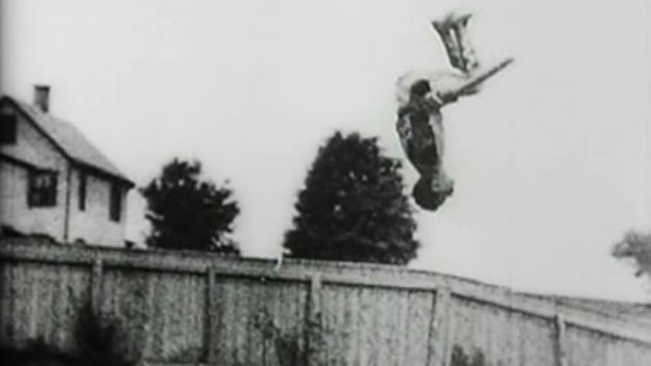 Caicedo (with Pole) Background