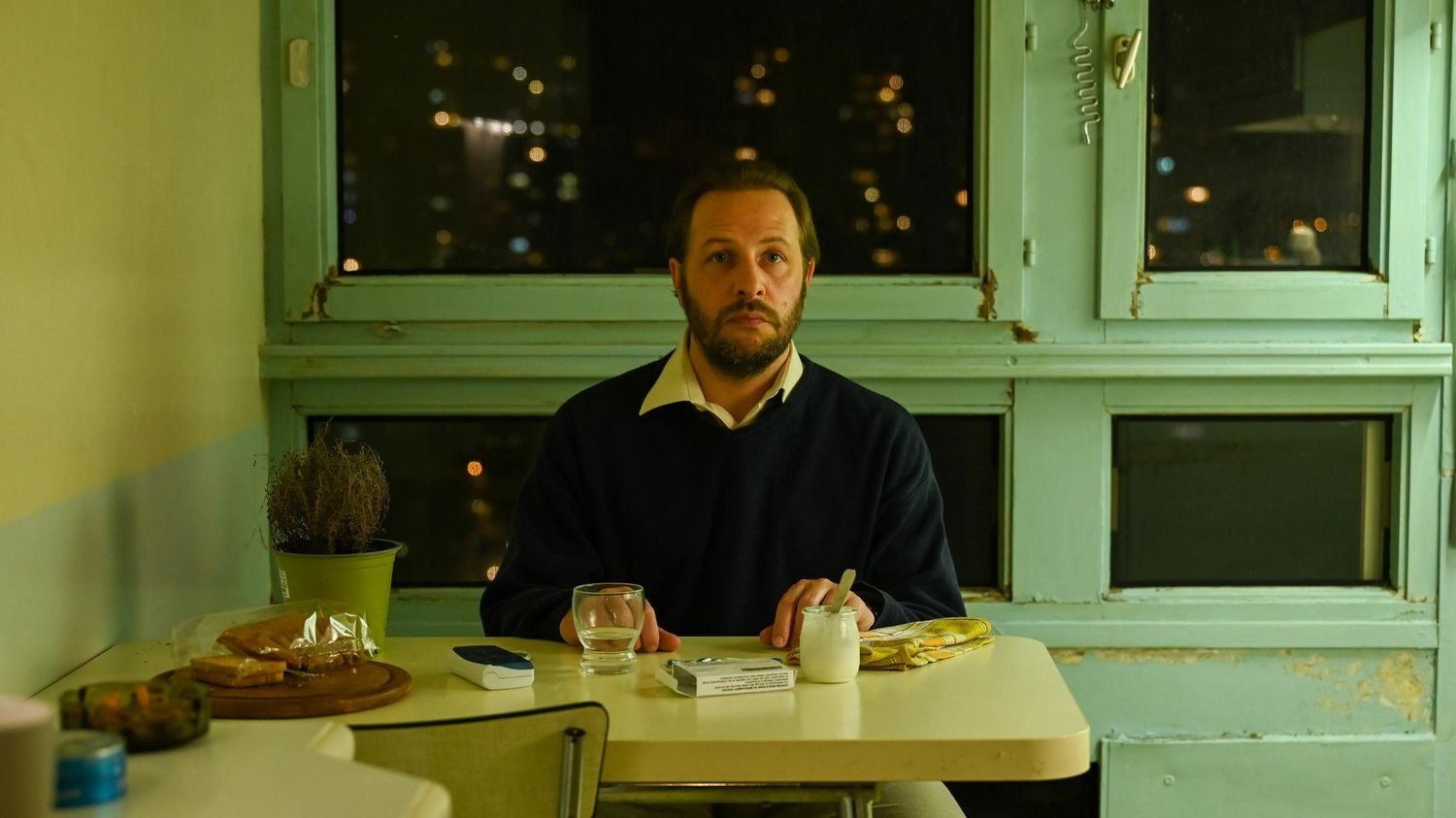 Les Particules élémentaires Background