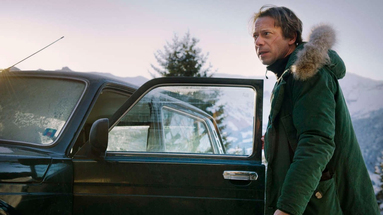 Love Is the Perfect Crime Background