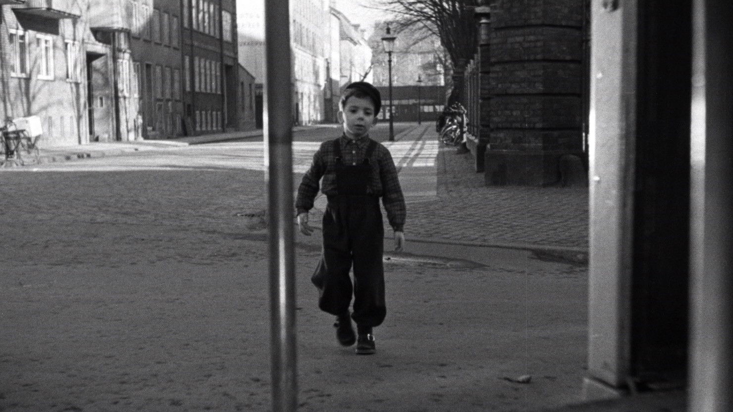 Palle Alone in the World Background