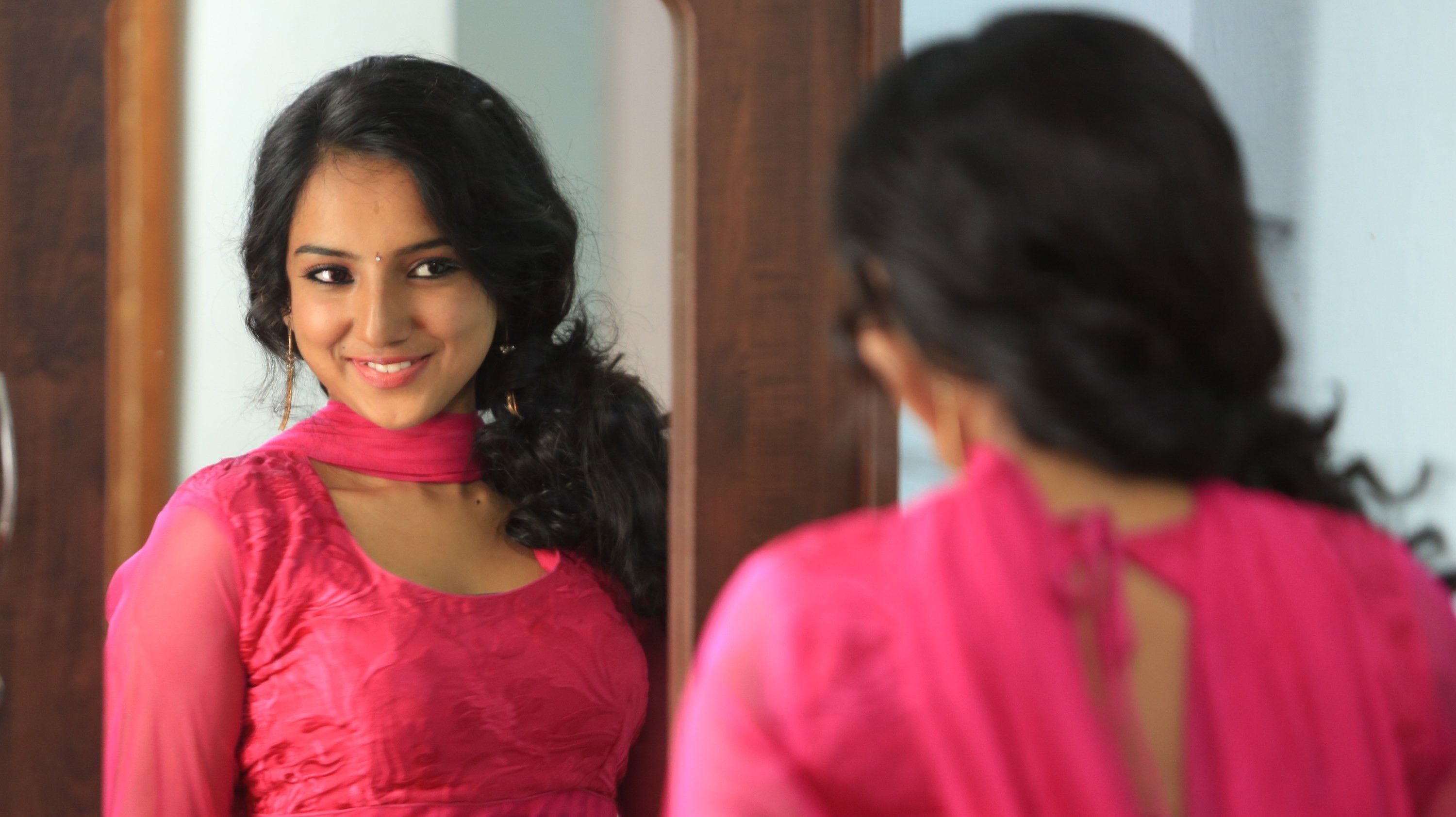 Yendha Nerathilum Background