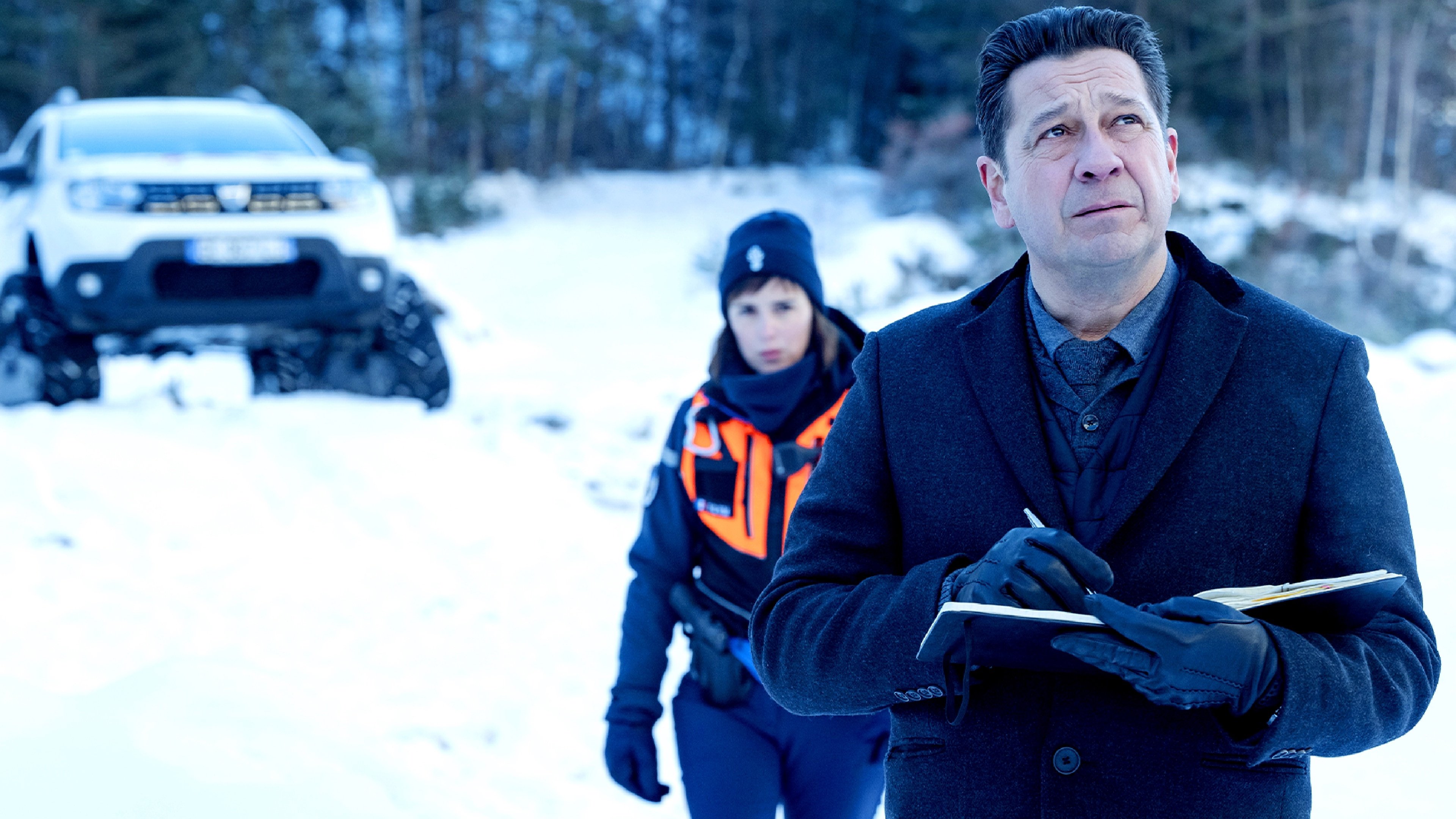 Noir comme neige : Morts au Sommet Background