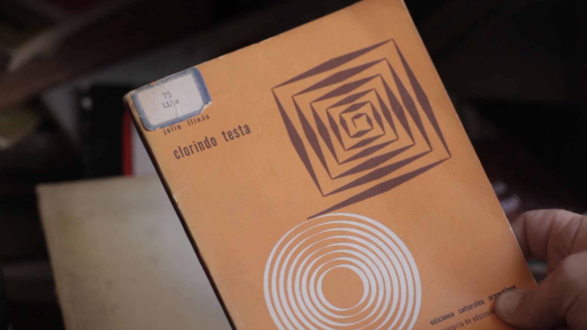 Clorindo Testa Background