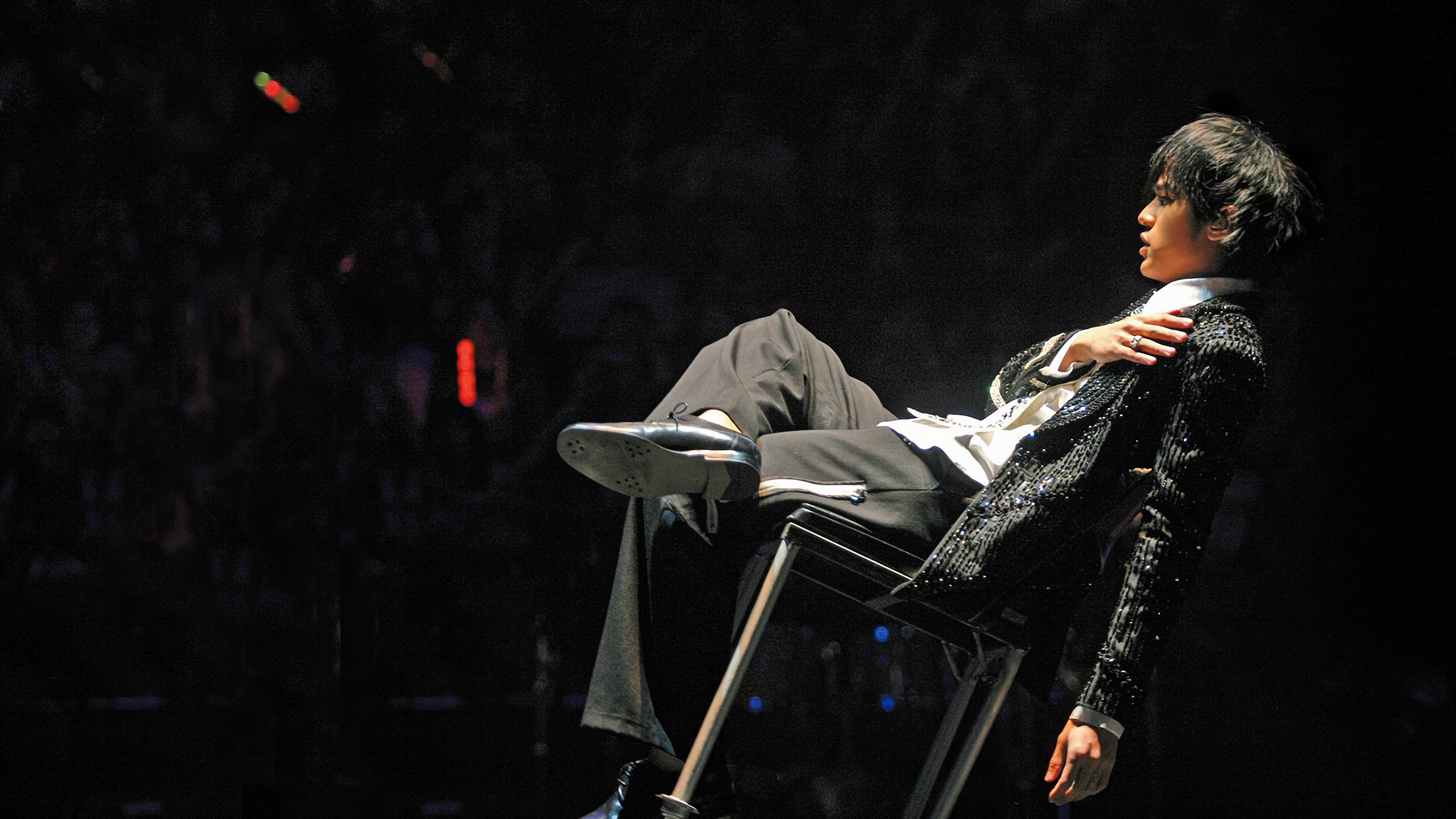 Jay Chou Incomparable Concert 2004 Background