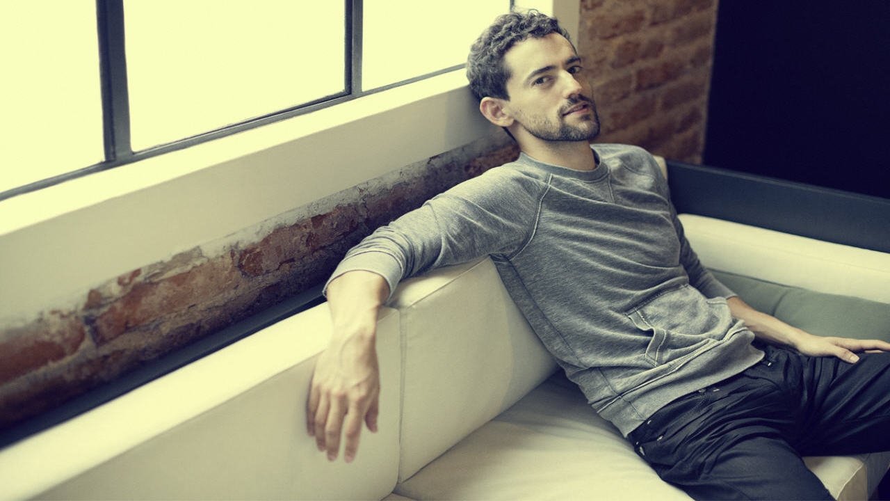 Elvira, te daría mi vida pero la estoy usando Background