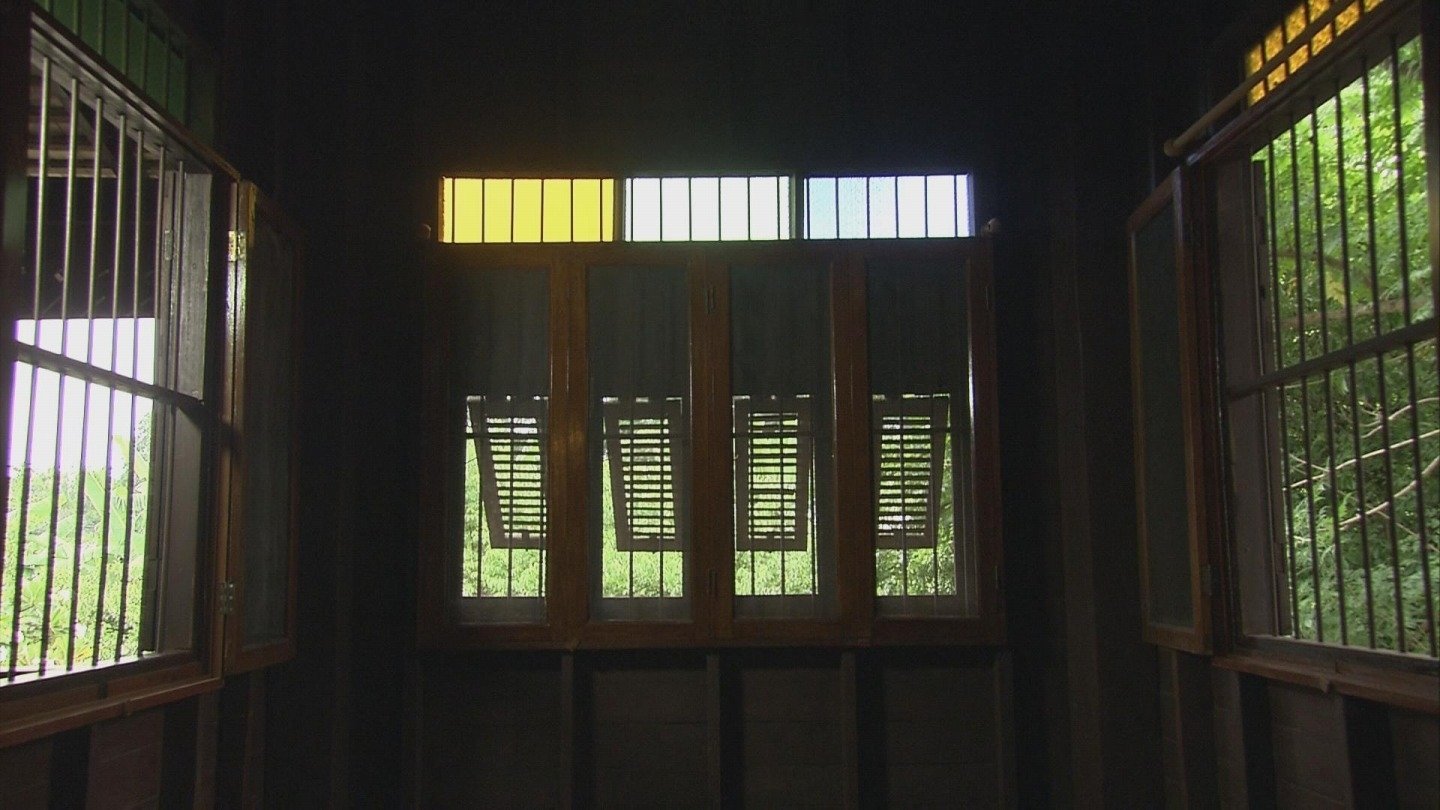 世界の窓 Background