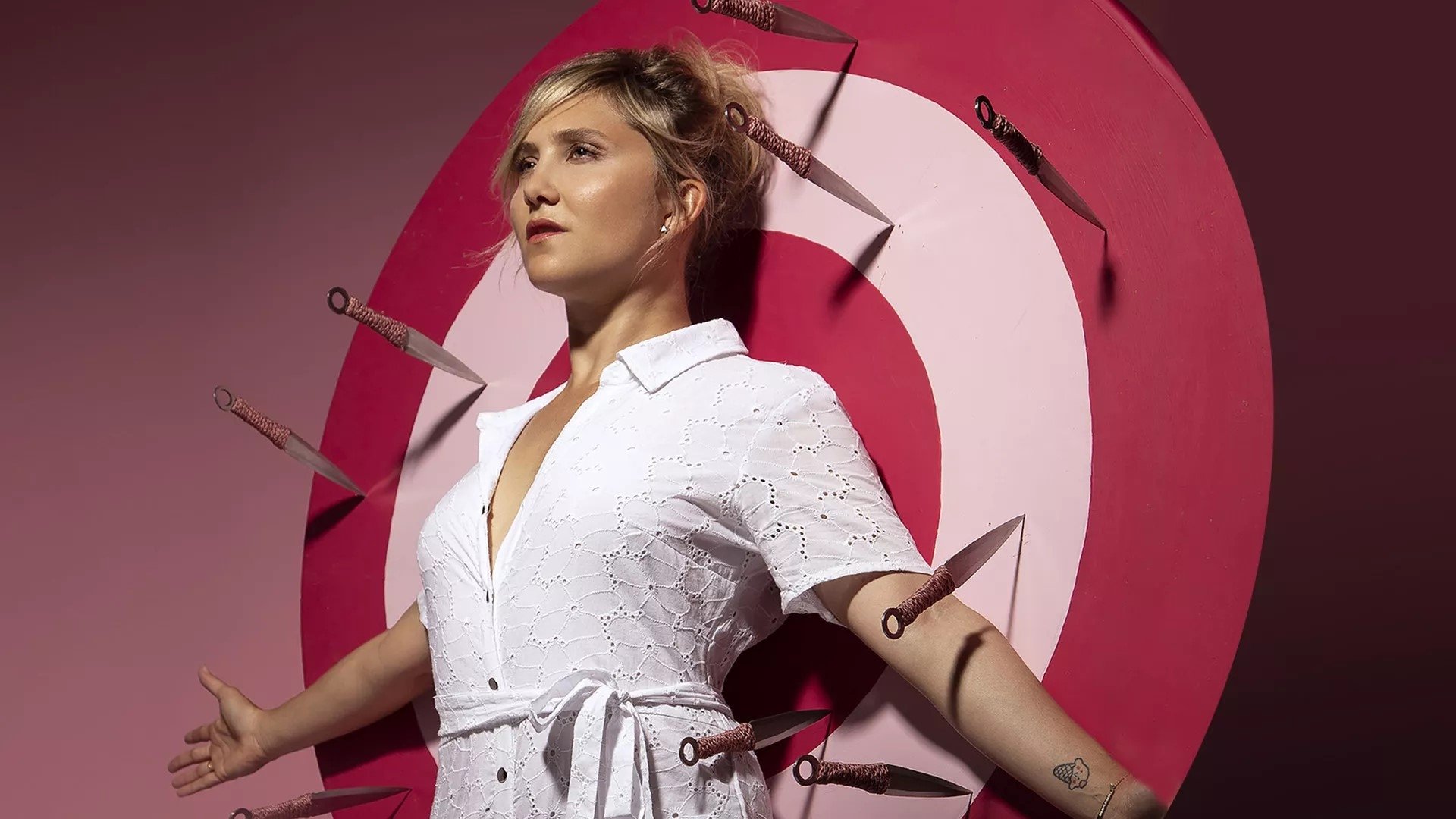 Bérengère Krief - Amour Background