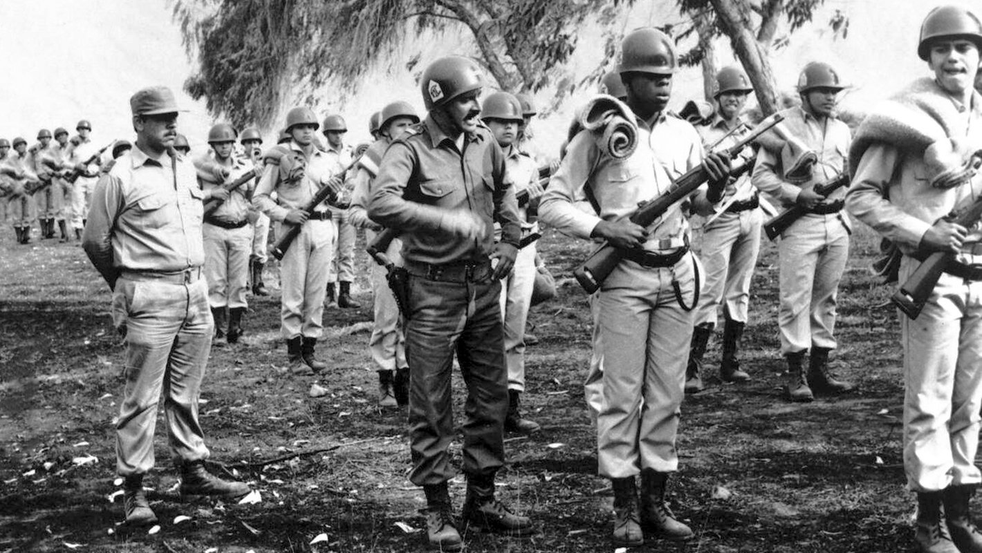 La ciudad y los perros Background