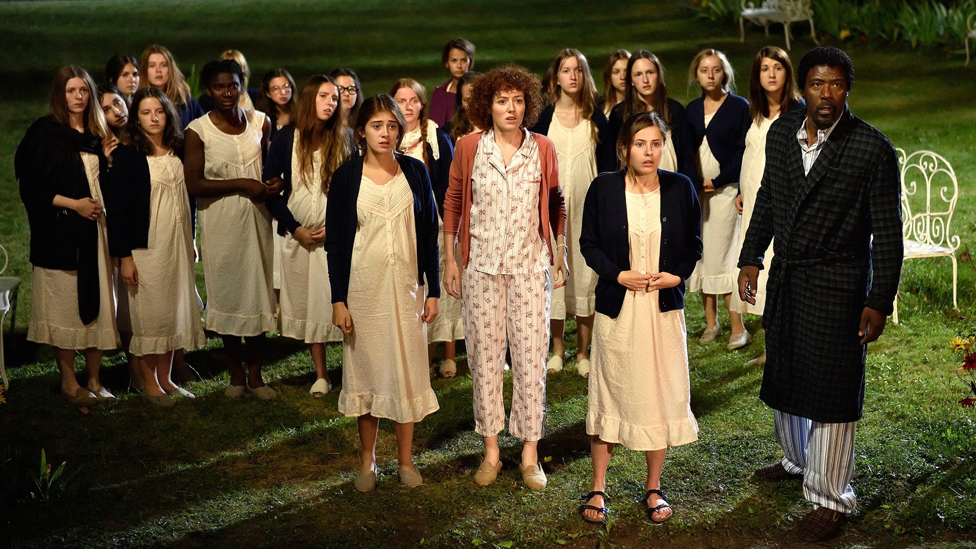 Young Mothers in the '70s Background