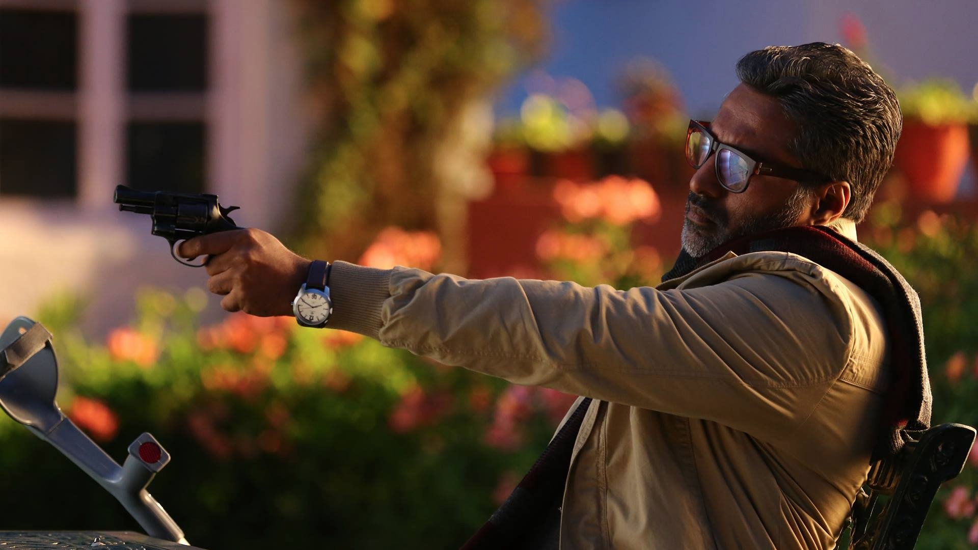 Dhuruvangal Pathinaaru Background