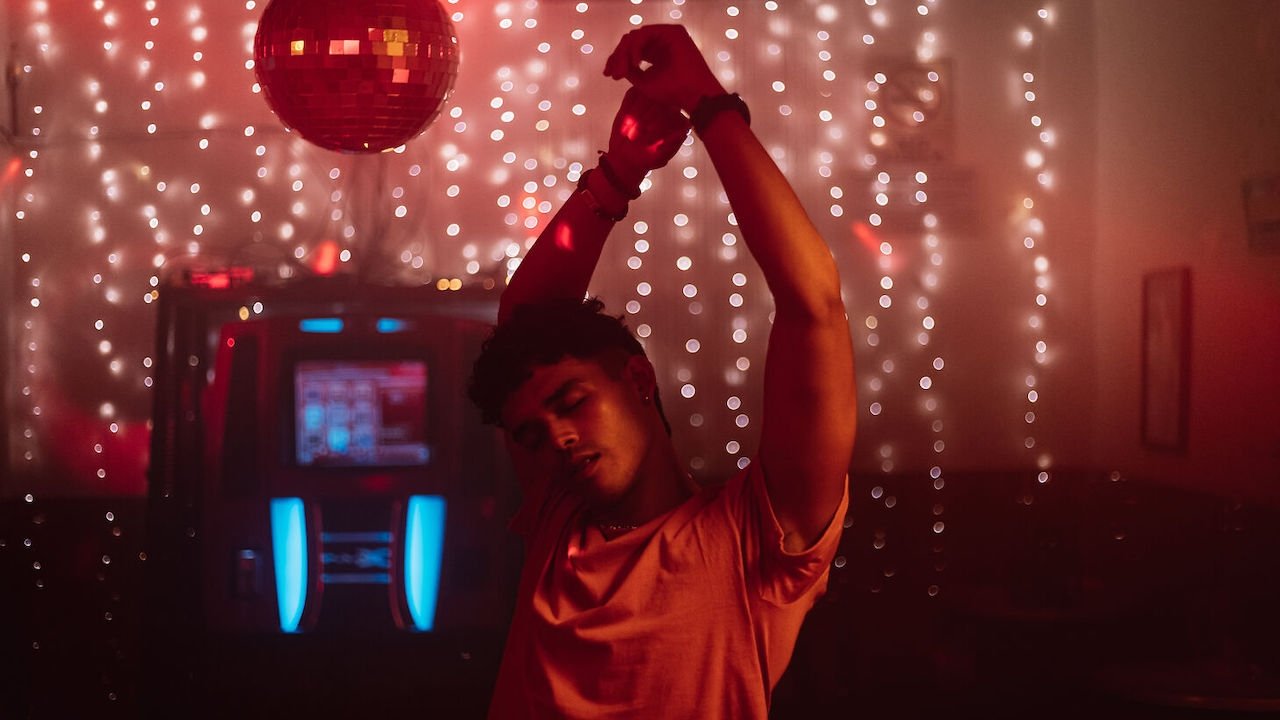 Los demonios del amanecer Background