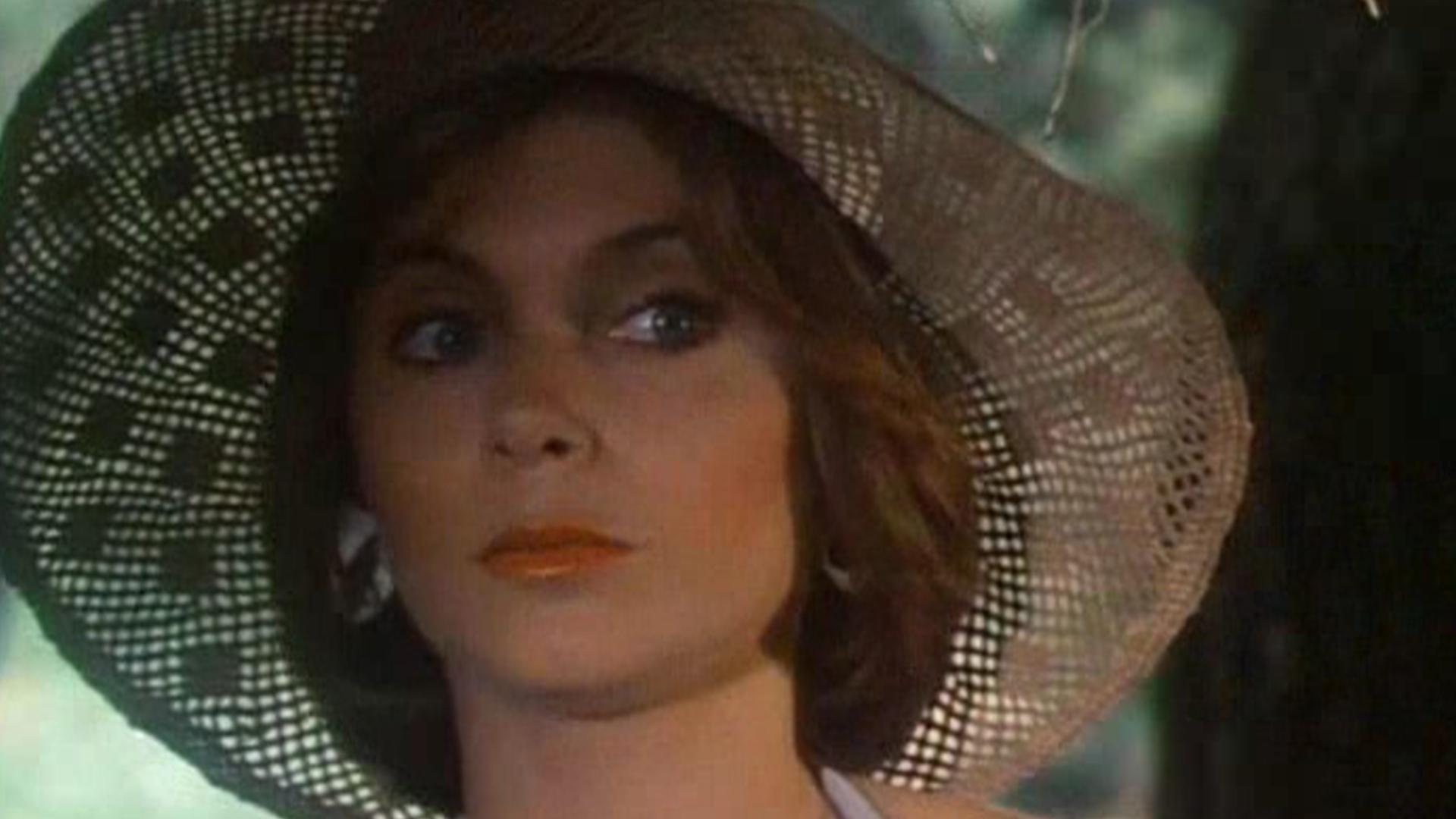 Young Lady Chatterley Background