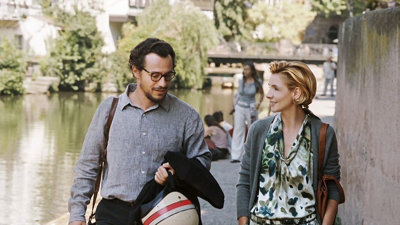 Tous les soleils Background