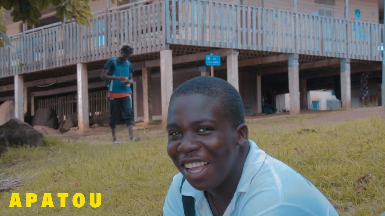 Apatou, les enfants du fleuve Background