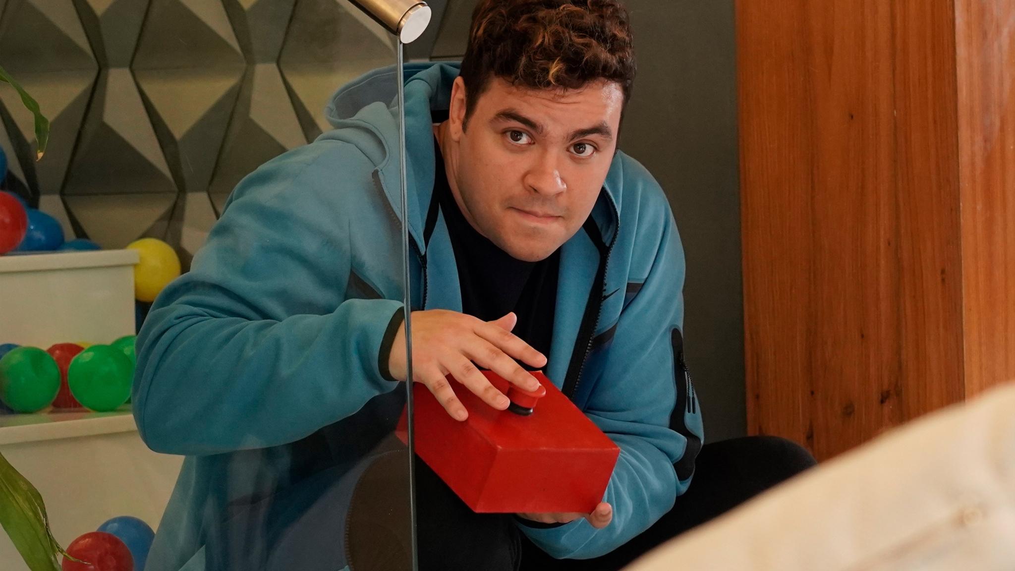 Luccas Neto em: O Plano dos Vilões Background