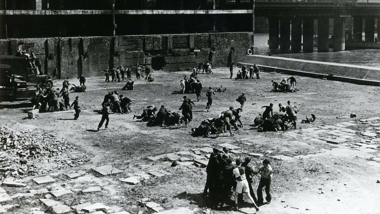 Hue and Cry Background