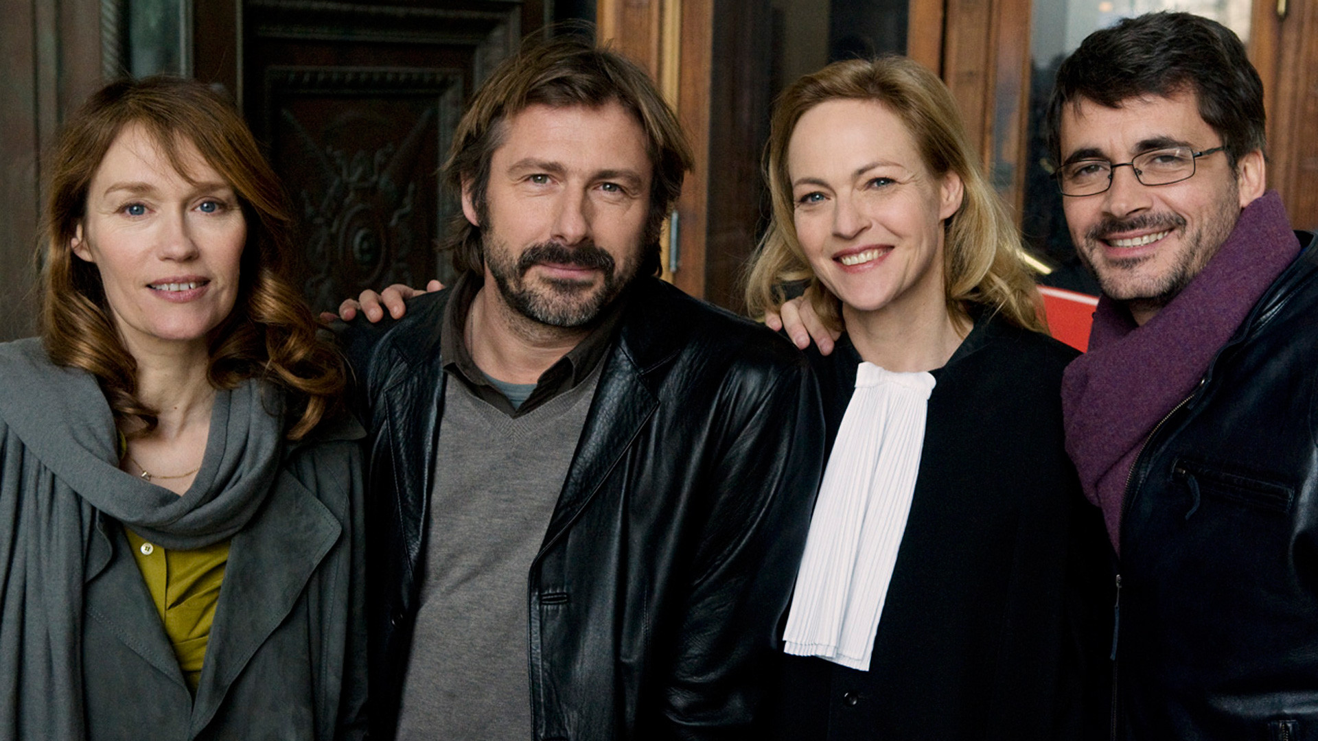 À tort ou à raison Background