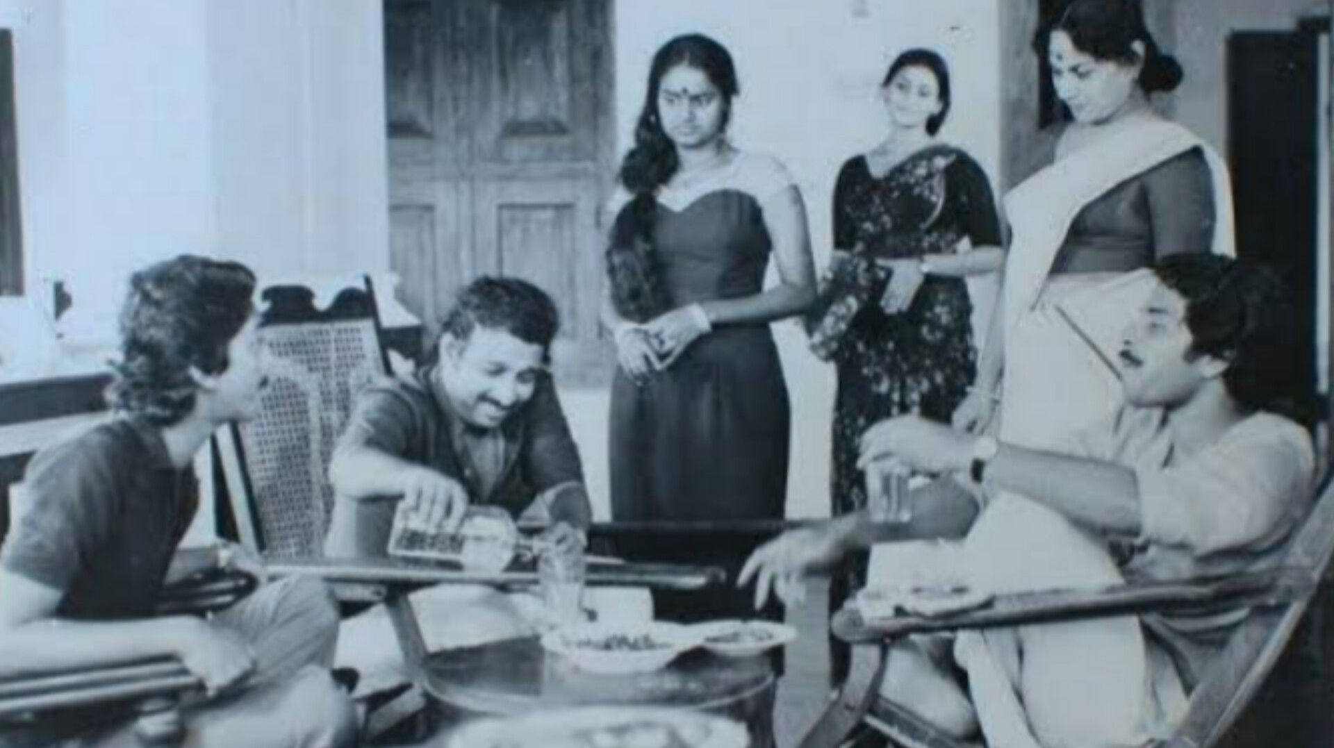 Arappatta Kettiya Graamathil Background