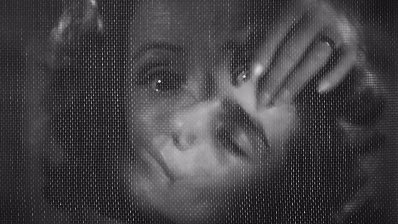 El niño y la niebla Background