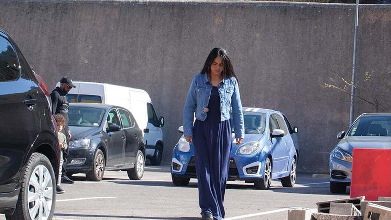 Au-delà des murs Background