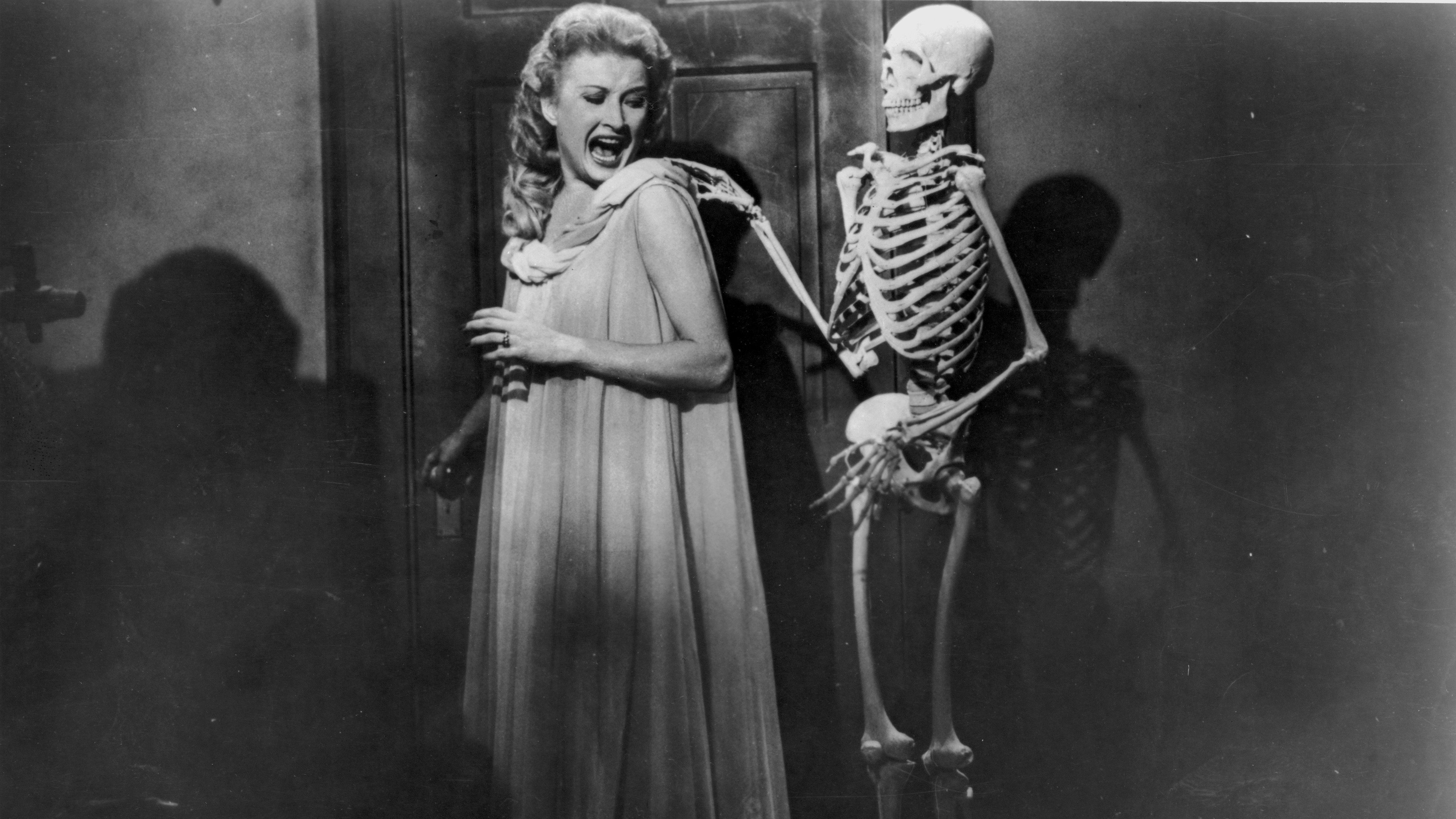 House on Haunted Hill Background