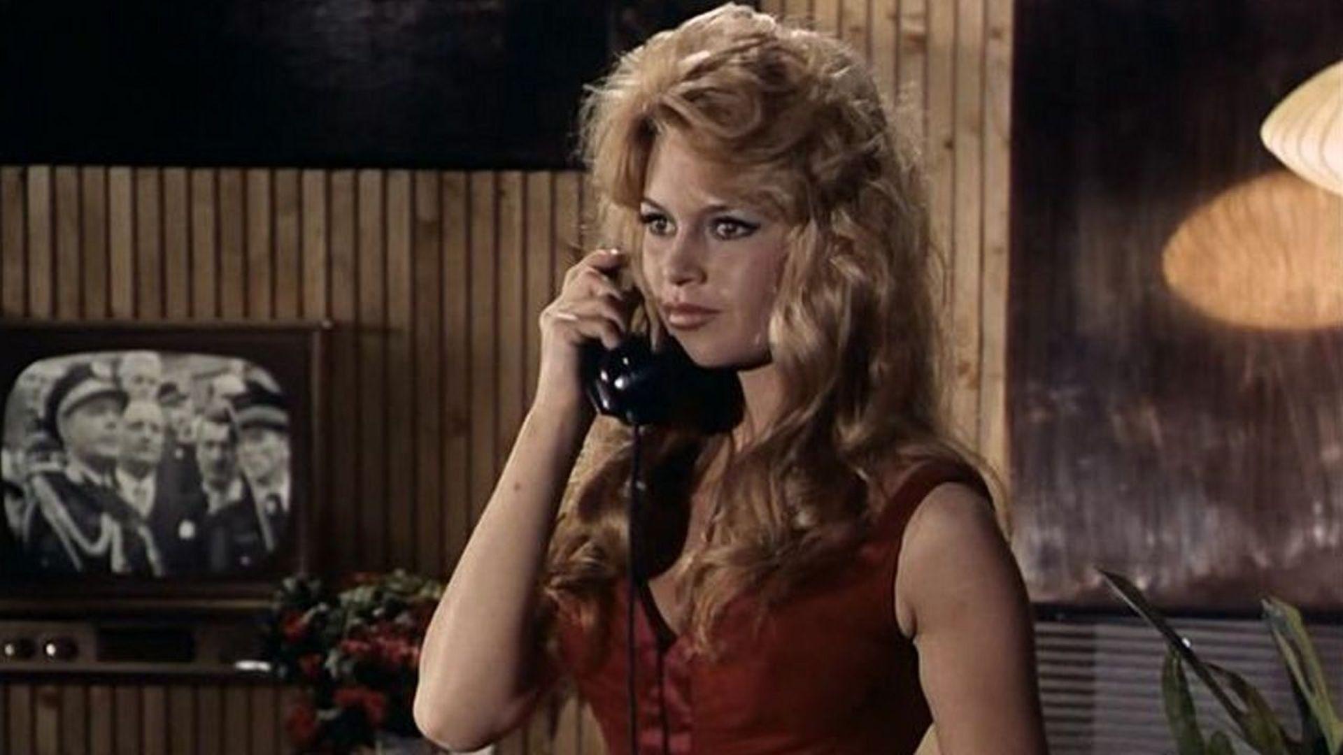 La Parisienne Background