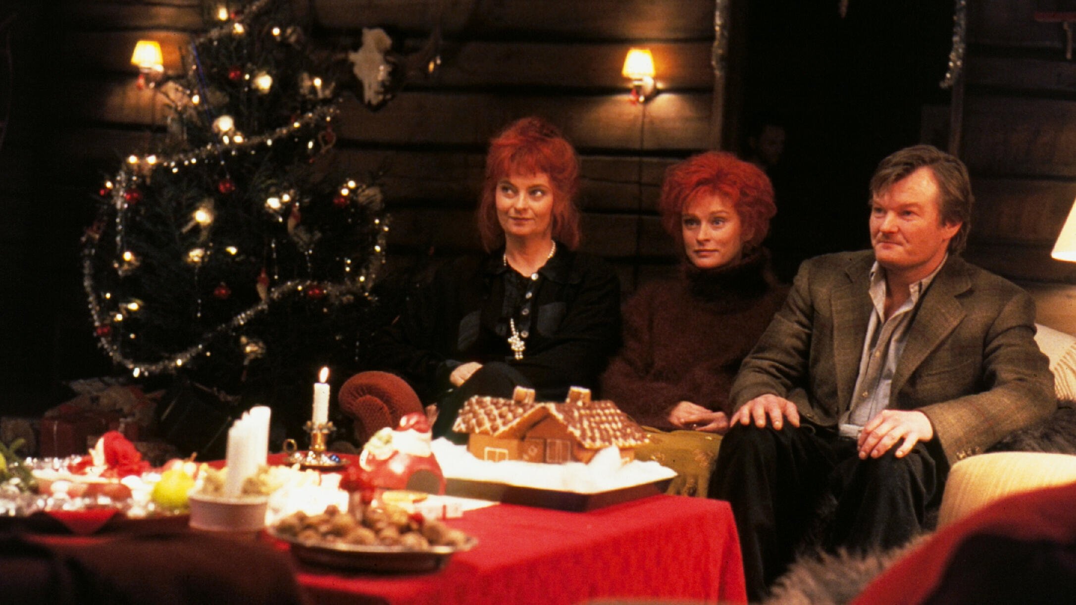 Unmarried Couples: A Comedy That Will Break You Up Background