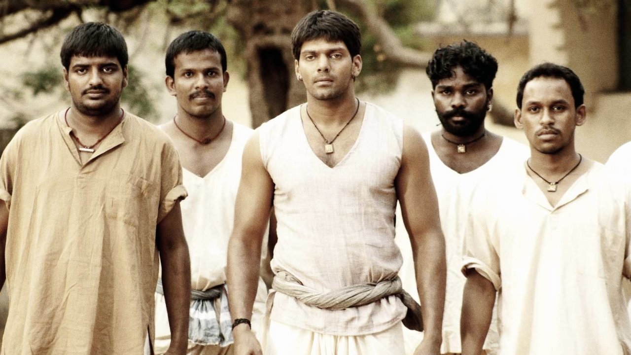 Madrasapattinam Background