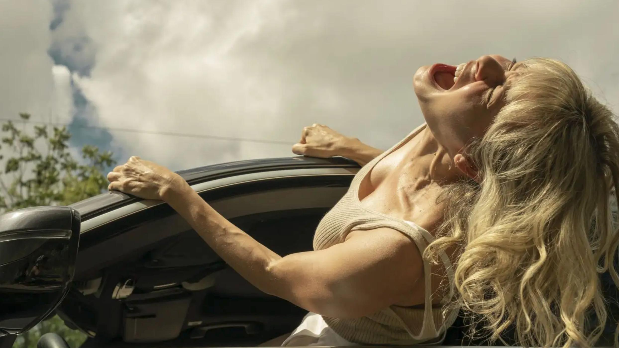 Lucy Grizzli Sophie Background