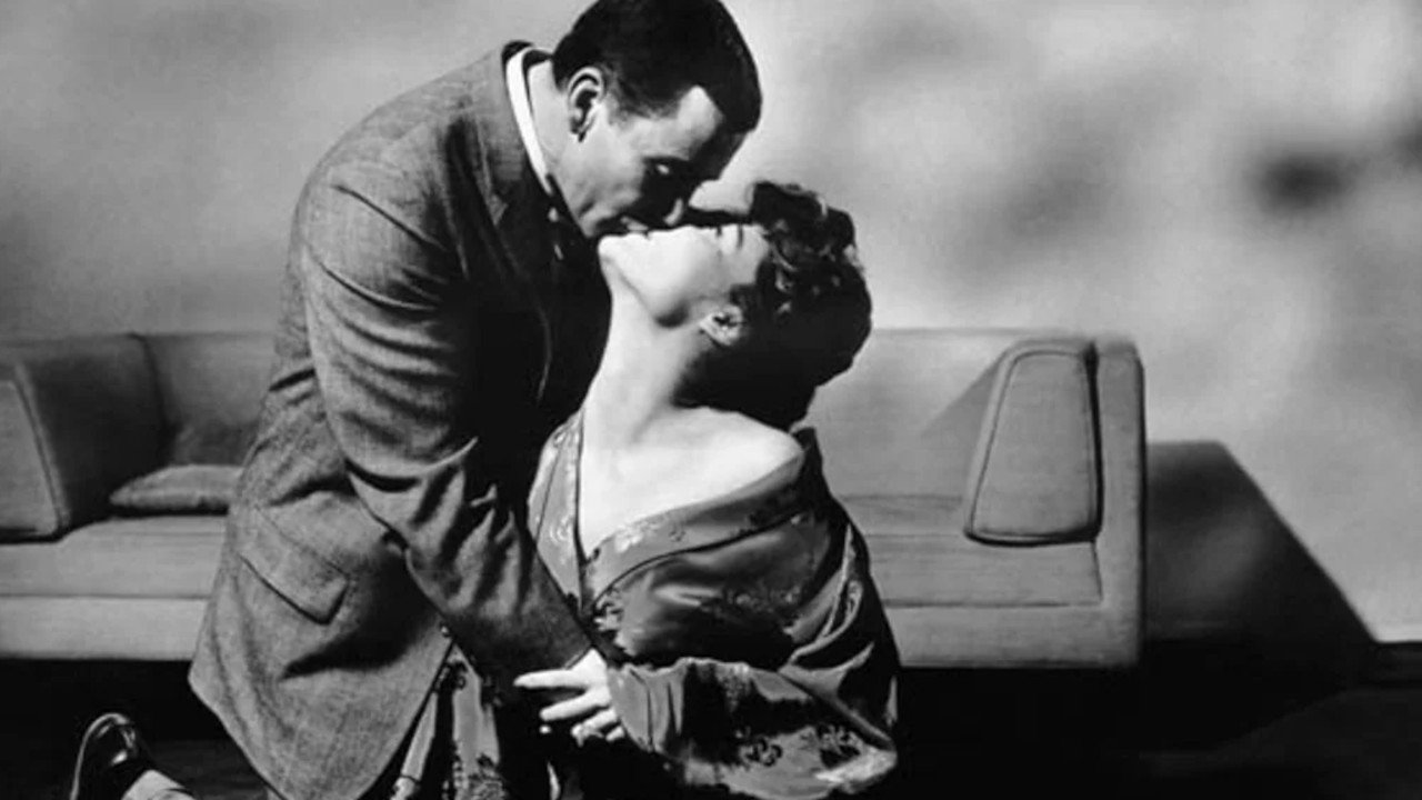 Pier 5, Havana Background