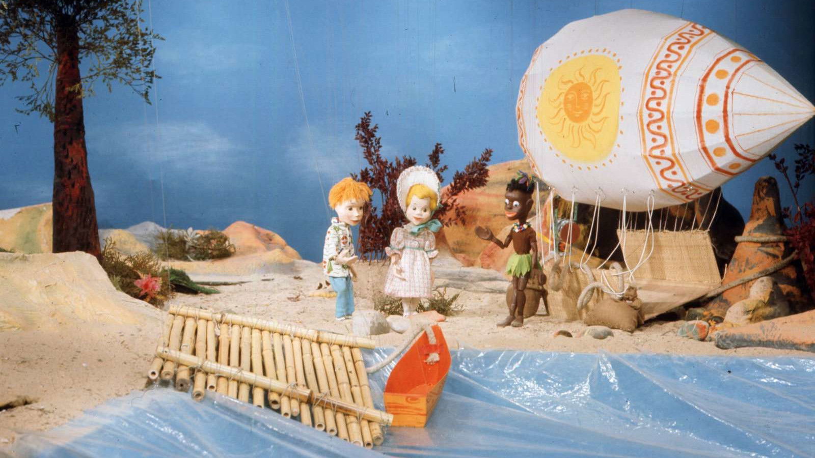 Augsburger Puppenkiste - Kommt ein Löwe geflogen Background