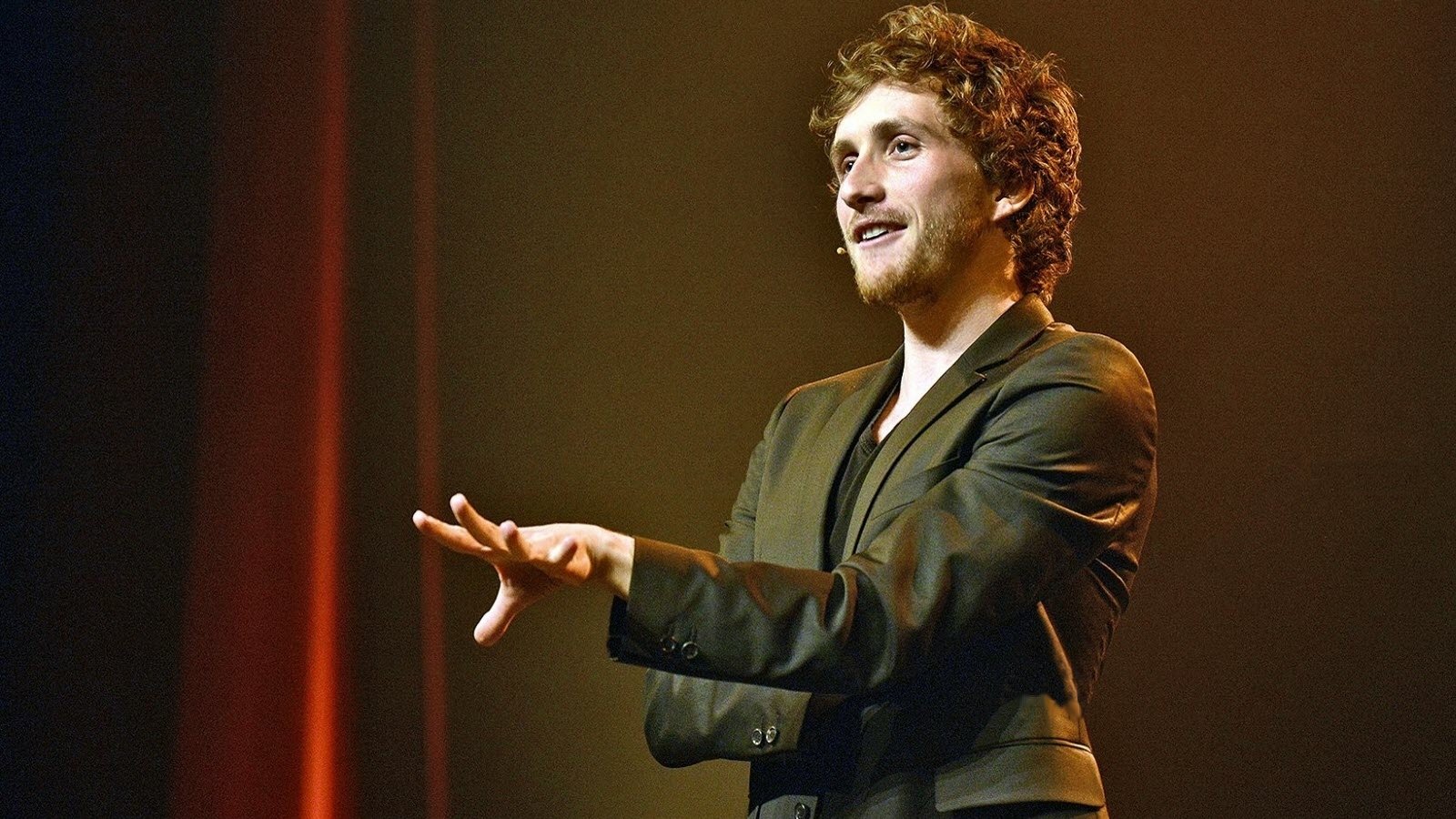 Baptiste Lecaplain se tape l'affiche Background