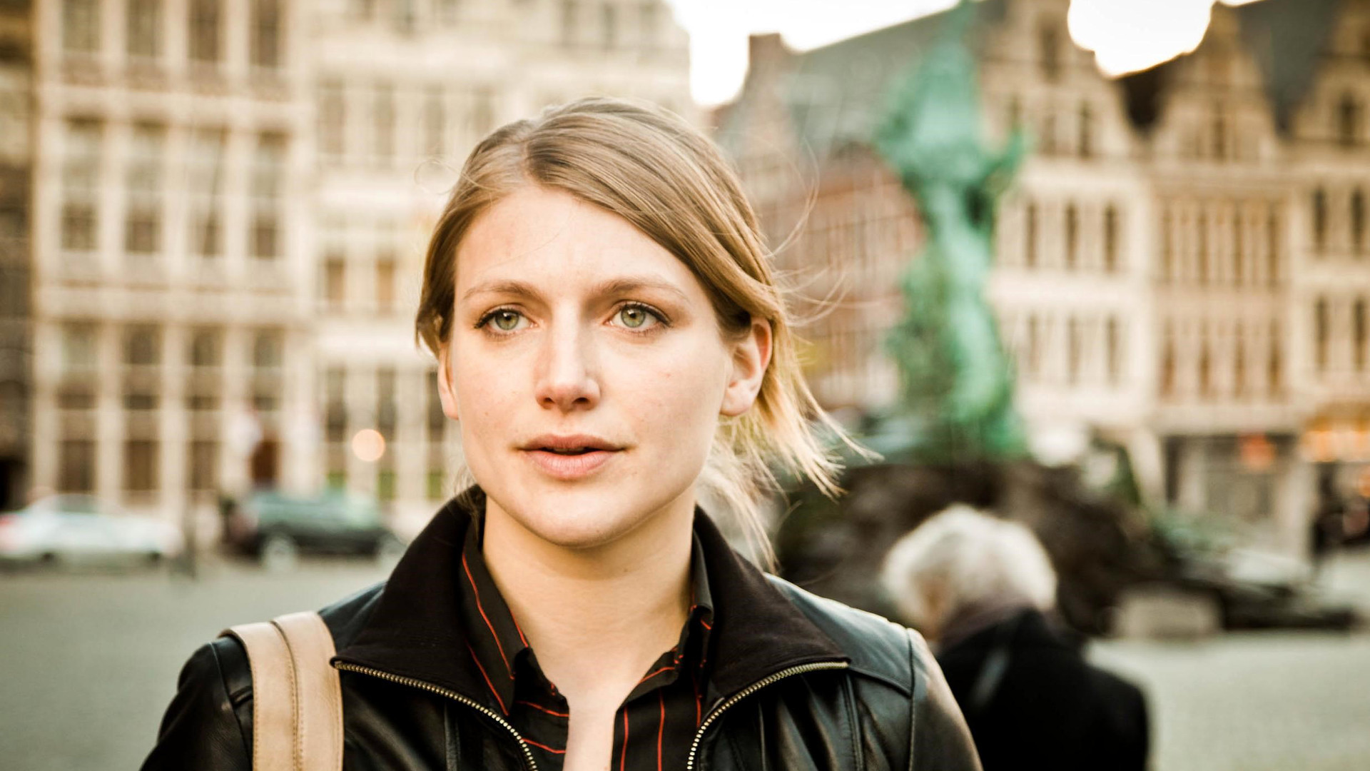 Deadline 25/5 Background