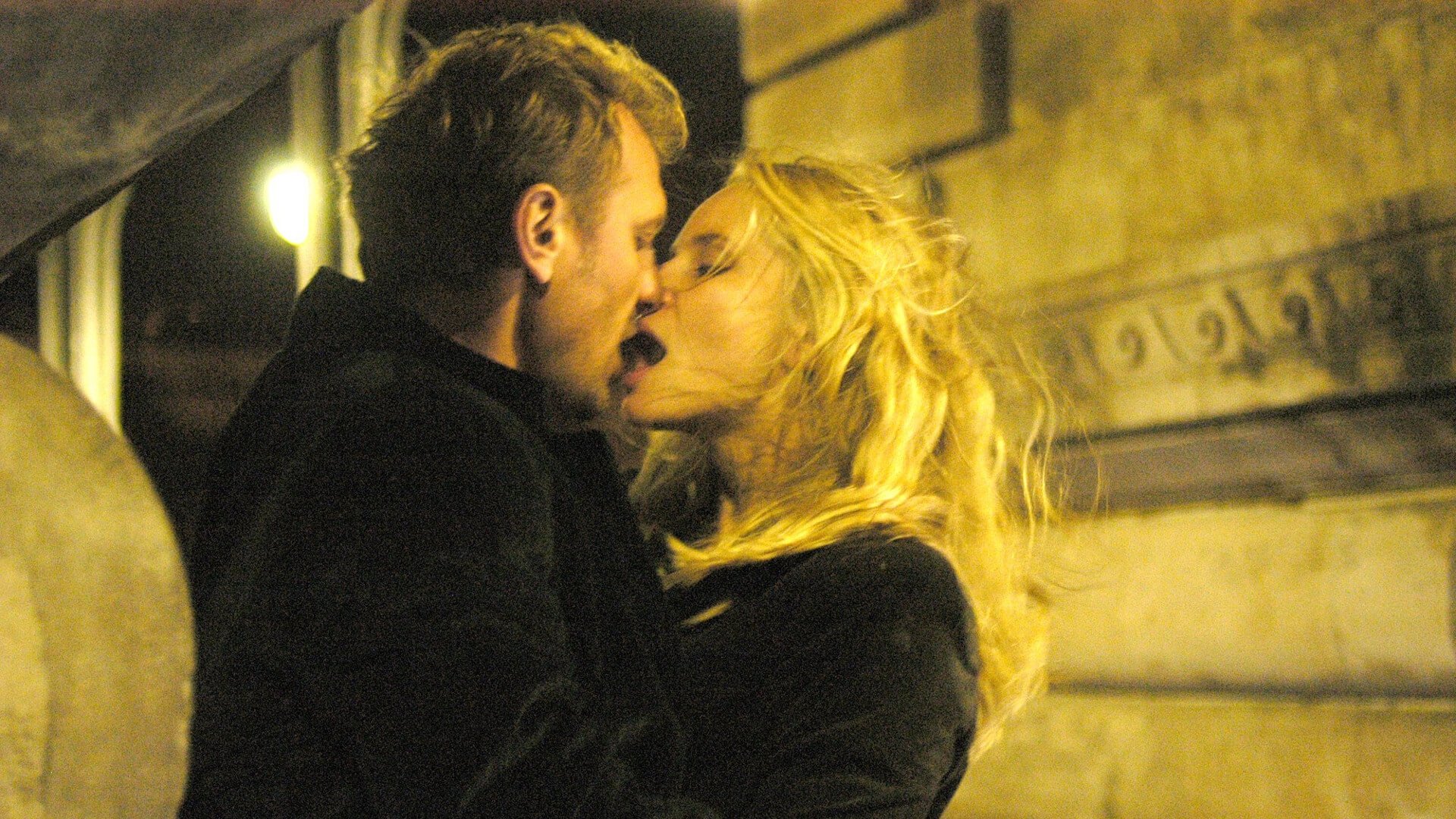 Loneliness in the Net Background