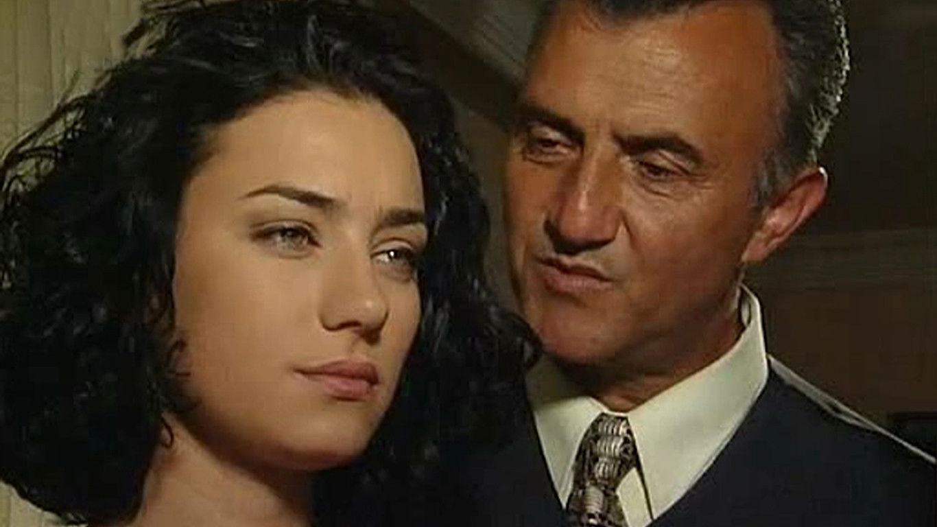 Kara Melek Background