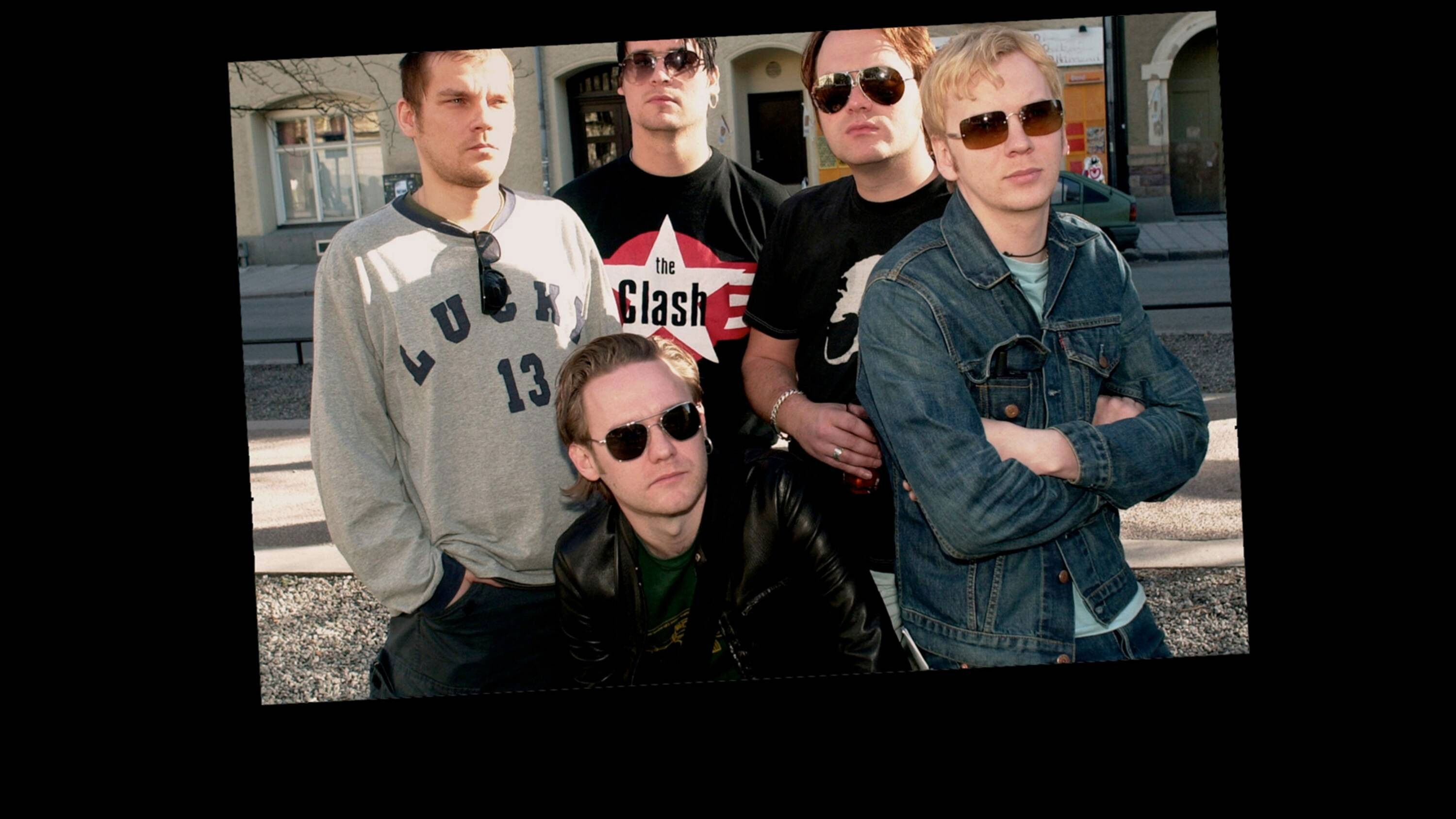 Så nära får ingen gå - ett år med Kent Background